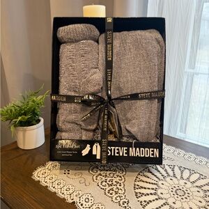 NWOT Steve Madden Women's Gray Scarf and Slipper Socks Set